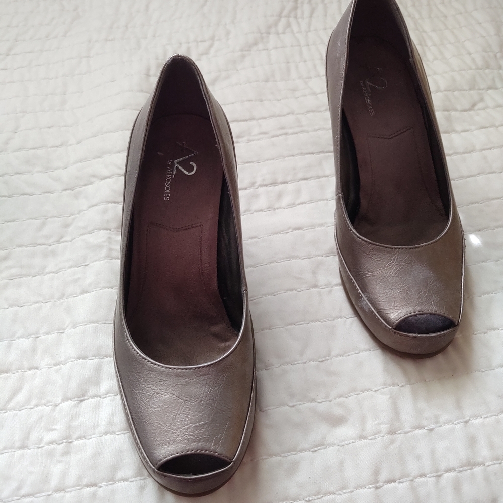 Shies - Picture 3 of 4